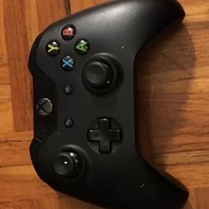 Xbox One Controller and 6 games